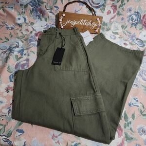 Forever 21 Juniors olive Mid Rise Straight Cargo Pant NEW WITH TAG SIZE MEDIUM